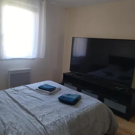 Apartment Centre Avec Belles Prestations - Entree Autonome - Internet
