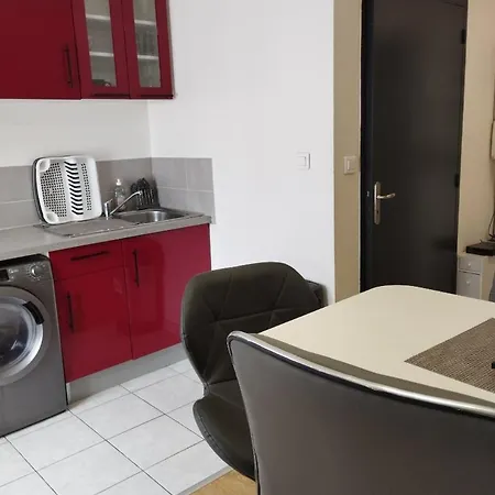Apartment Centre Avec Belles Prestations - Entree Autonome - Internet