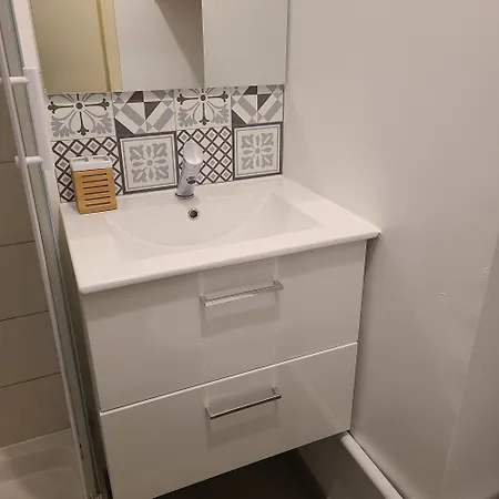 Apartment Centre Avec Belles Prestations - Entree Autonome - Internet *