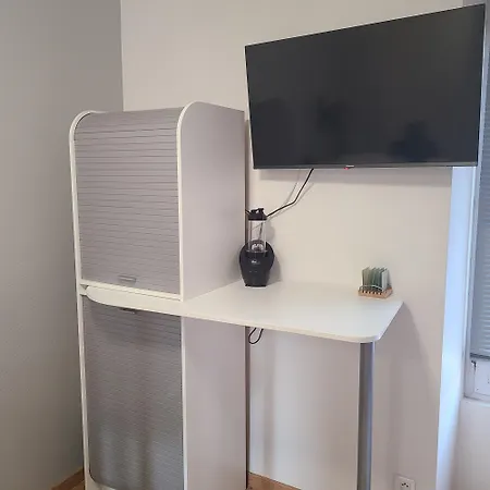 Apartment Centre Avec Belles Prestations - Entree Autonome - Internet